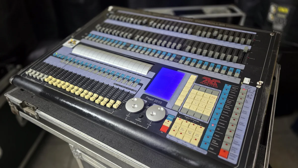 Console DMX Avolites Pearl 2004 Usado à Venda - FBS Sonorização
