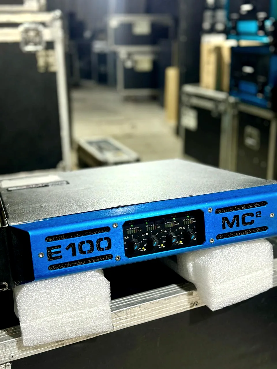Amplificador MC2 Audio E100 Profissional Usado à Venda