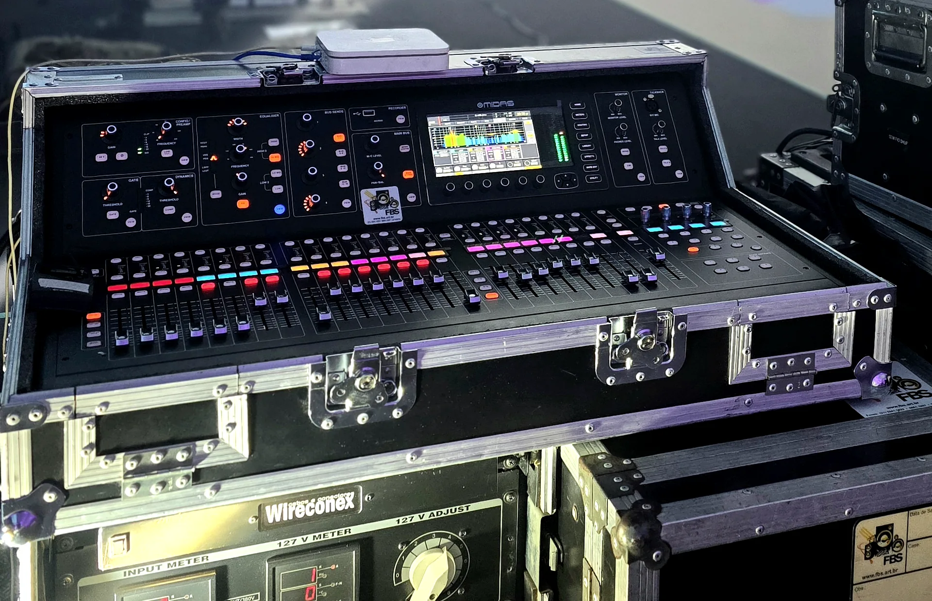 Mesa Digital Midas M32 Live Usada à Venda com Case