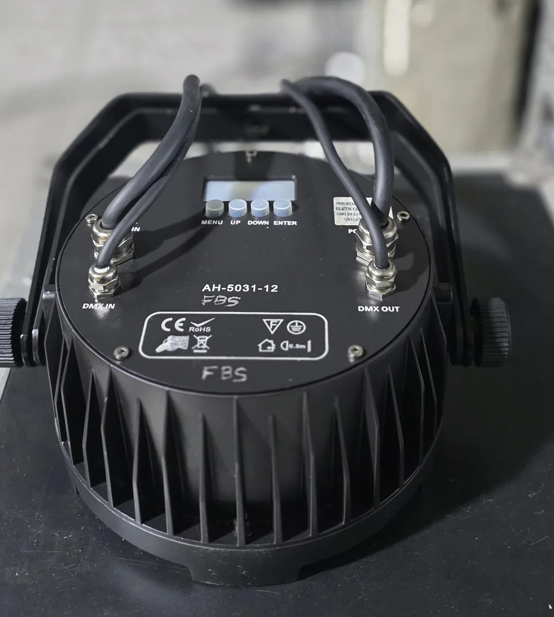 Refletor LED RGBWA Outdoor Profissional Usado à Venda